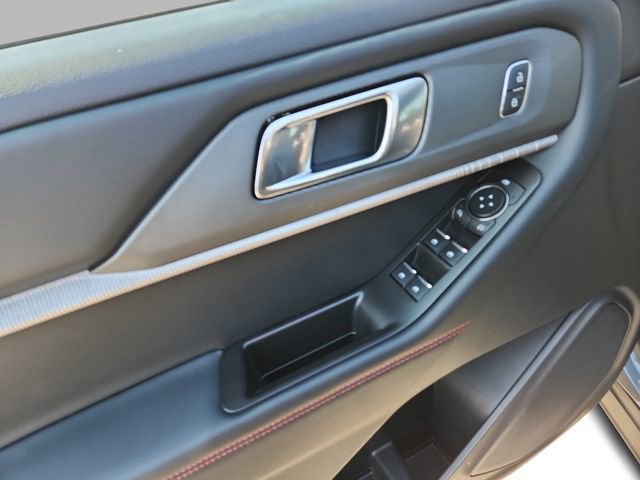 Used 2025 Ford Explorer ST-Line image 11