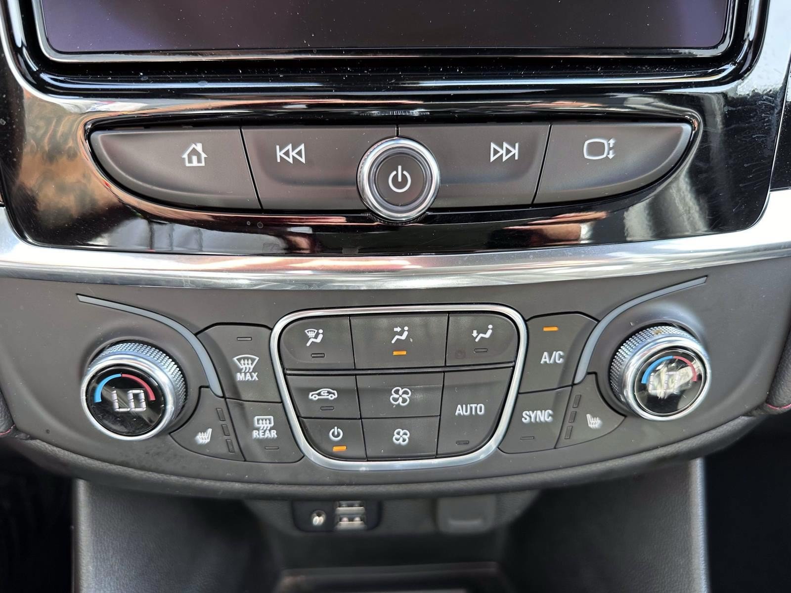 Used 2023 Chevrolet Traverse RS AWD/4WD image 23
