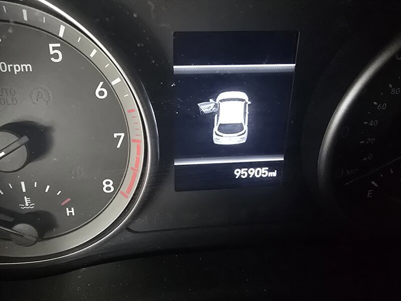 Used 2018 Hyundai Elantra GT FWD image 21