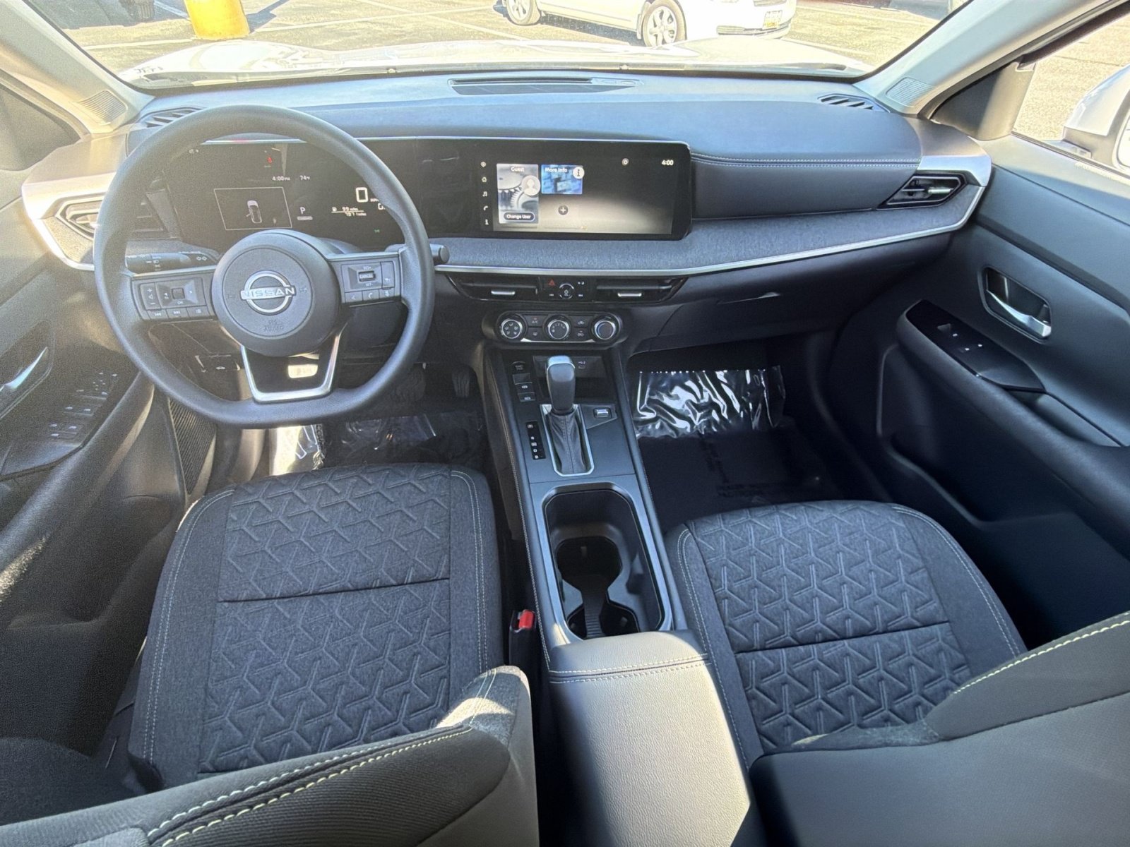 Used 2025 Nissan Kicks SV AWD/4WD image 24