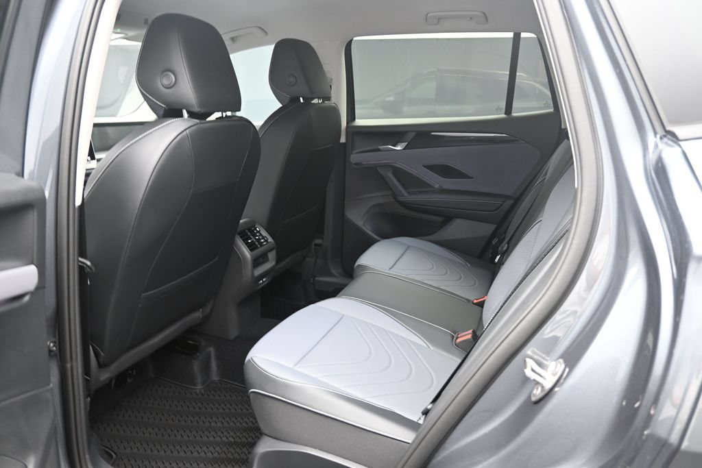 New 2026 Volkswagen Tiguan SE FWD image 20
