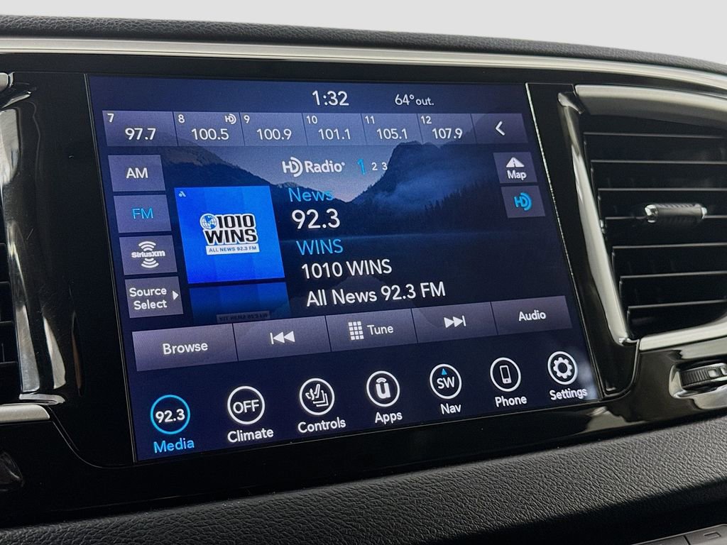 Used 2019 Chrysler Pacifica Touring-L w/ Advanced Safetytec Group FWD image 18