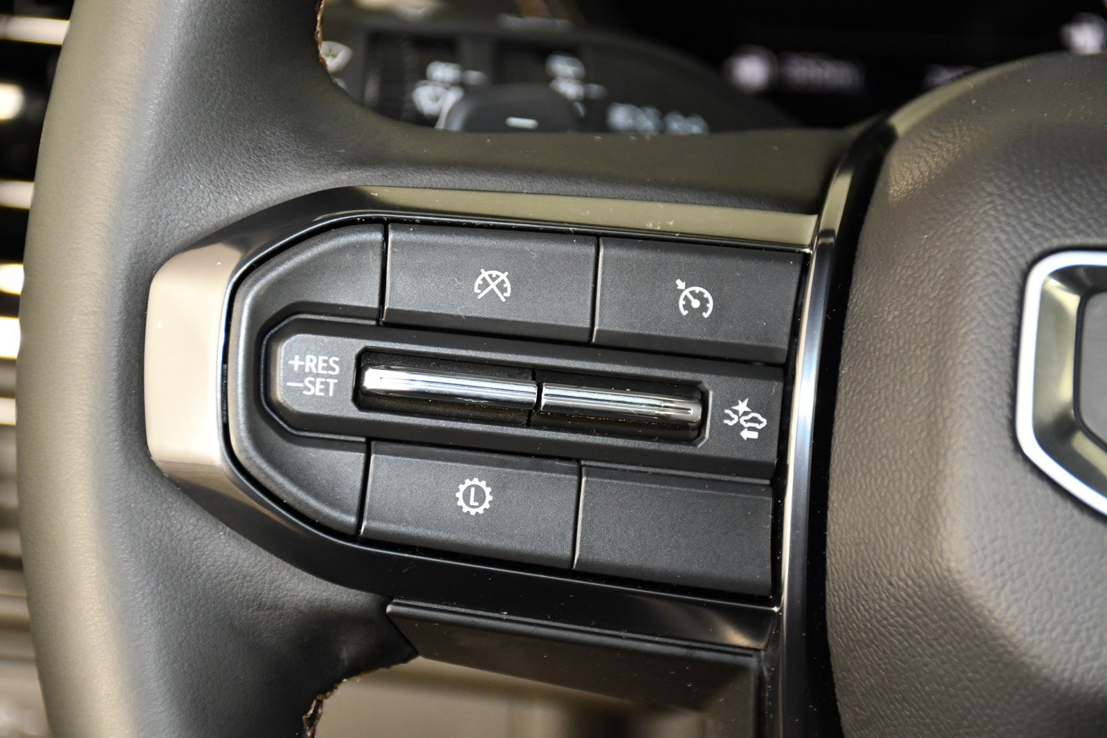Used 2025 GMC Yukon AT4 AWD/4WD image 21