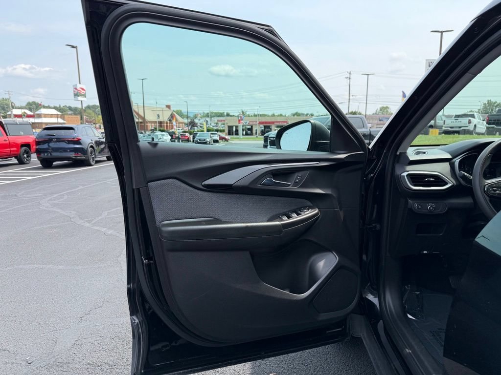 Used 2021 Chevrolet TrailBlazer LS AWD/4WD image 19