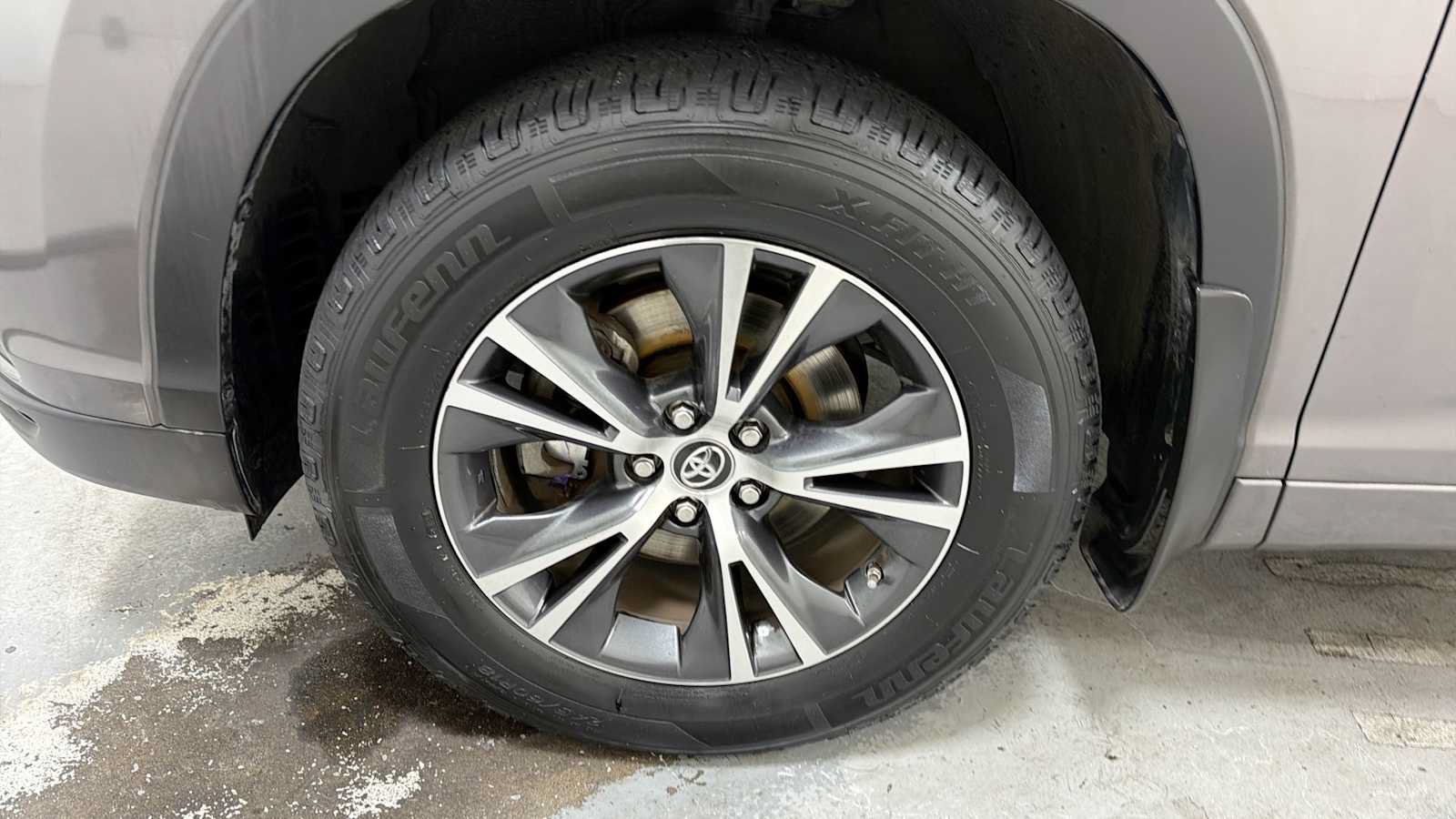 Certified 2016 Toyota Highlander XLE AWD/4WD image 10