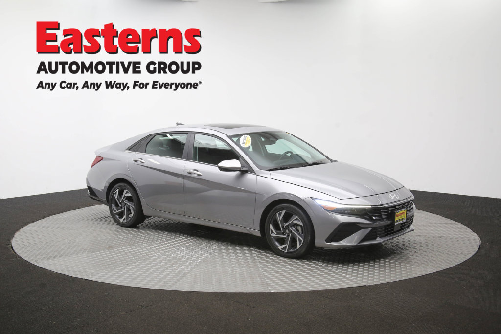Used 2025 Hyundai Elantra SEL FWD image 52