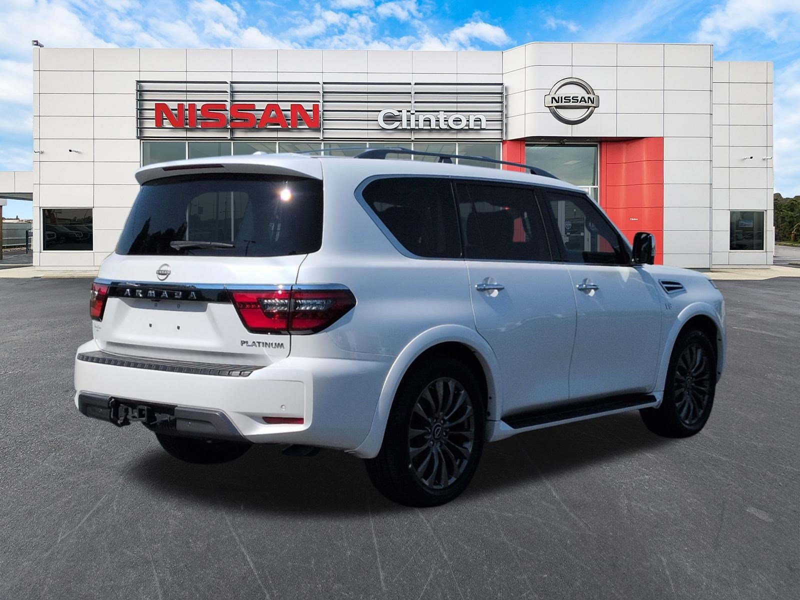 Used 2022 Nissan Armada Platinum w/ Captain's Chairs Package RWD image 3