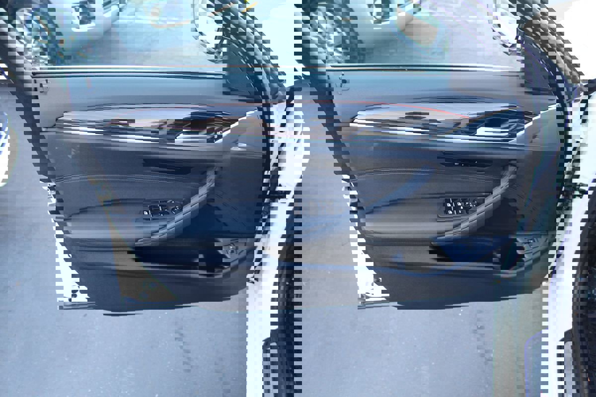 Used 2019 BMW 530i xDrive image 18