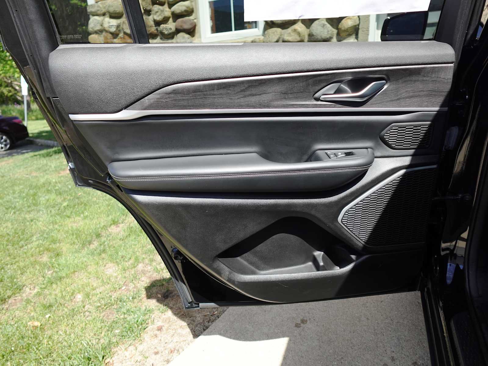 Used 2022 Jeep Grand Cherokee L Limited AWD/4WD image 24