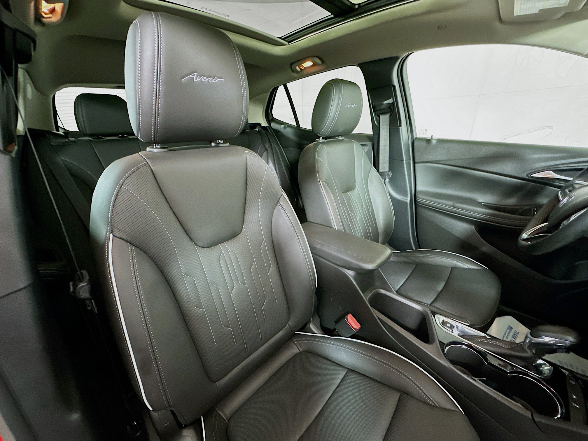 Used 2026 Buick Encore GX Avenir w/ Avenir Technology Package FWD image 27