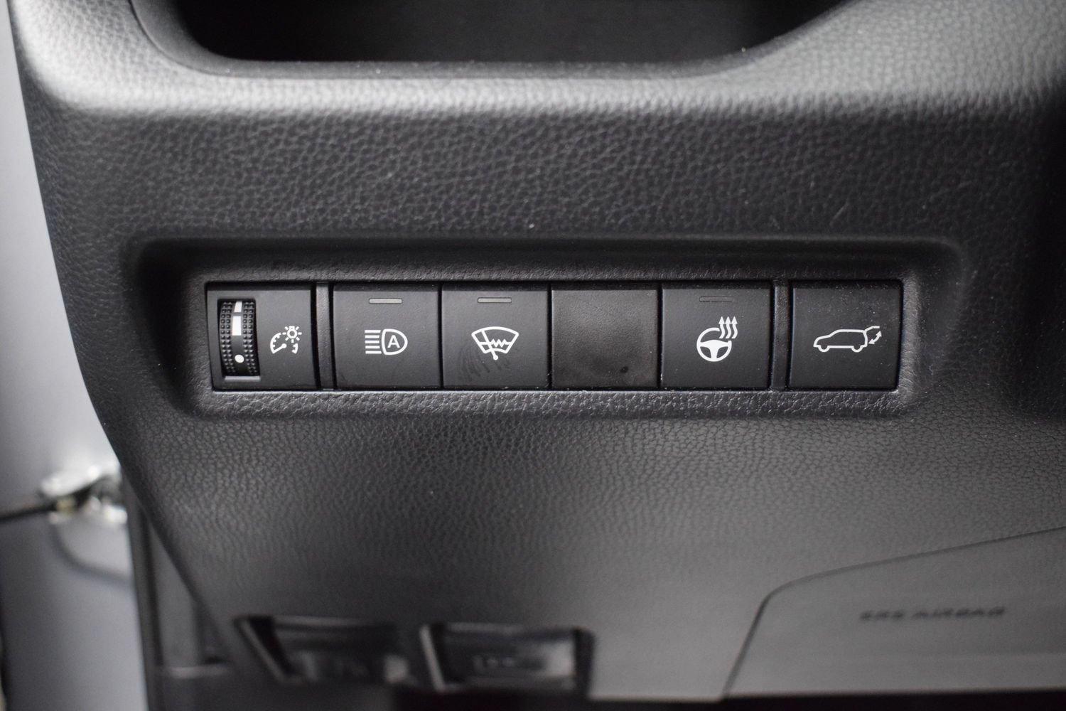 Used 2021 Toyota RAV4 XLE Premium AWD/4WD image 17