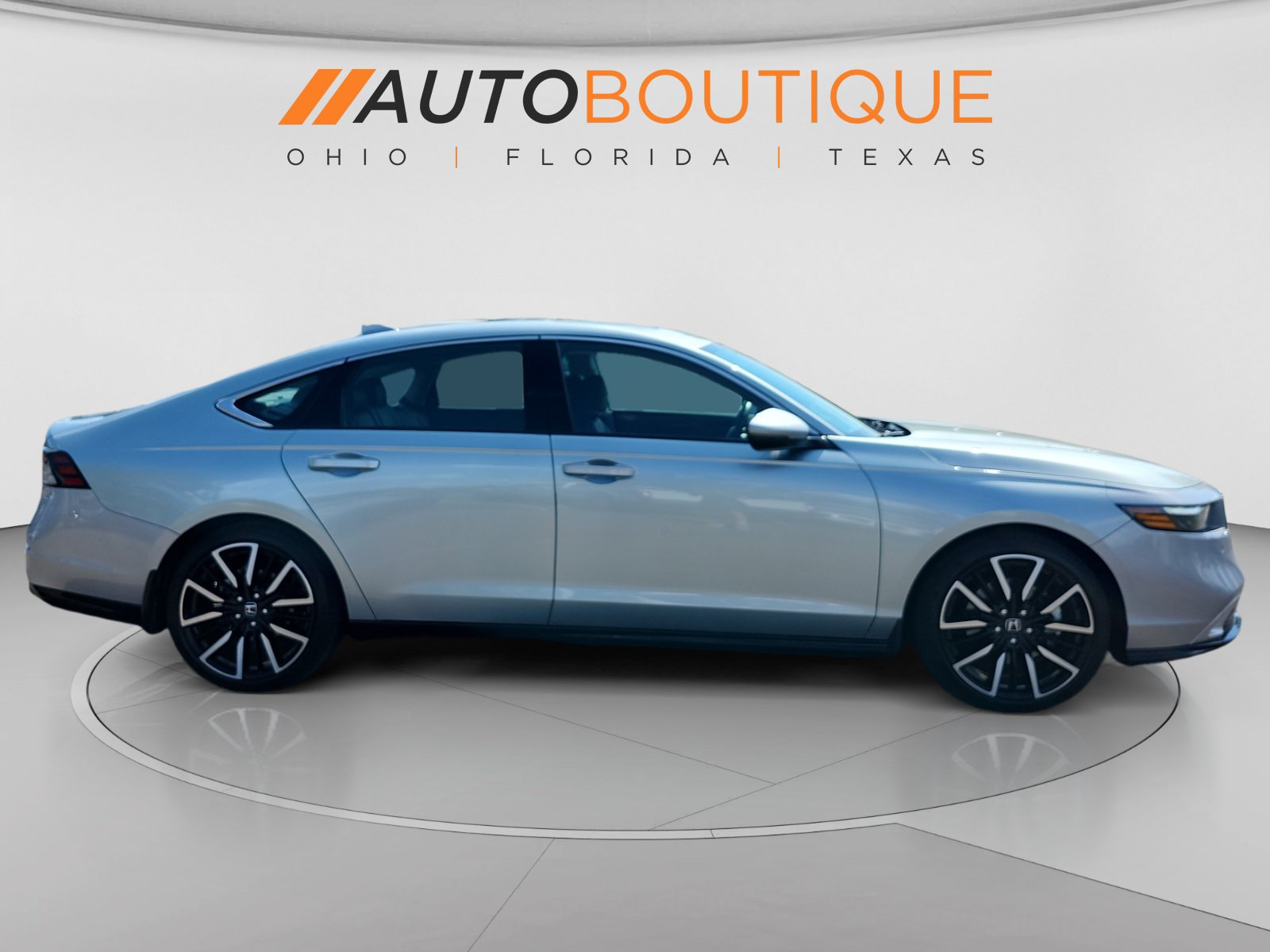 Used 2024 Honda Accord Touring image 6