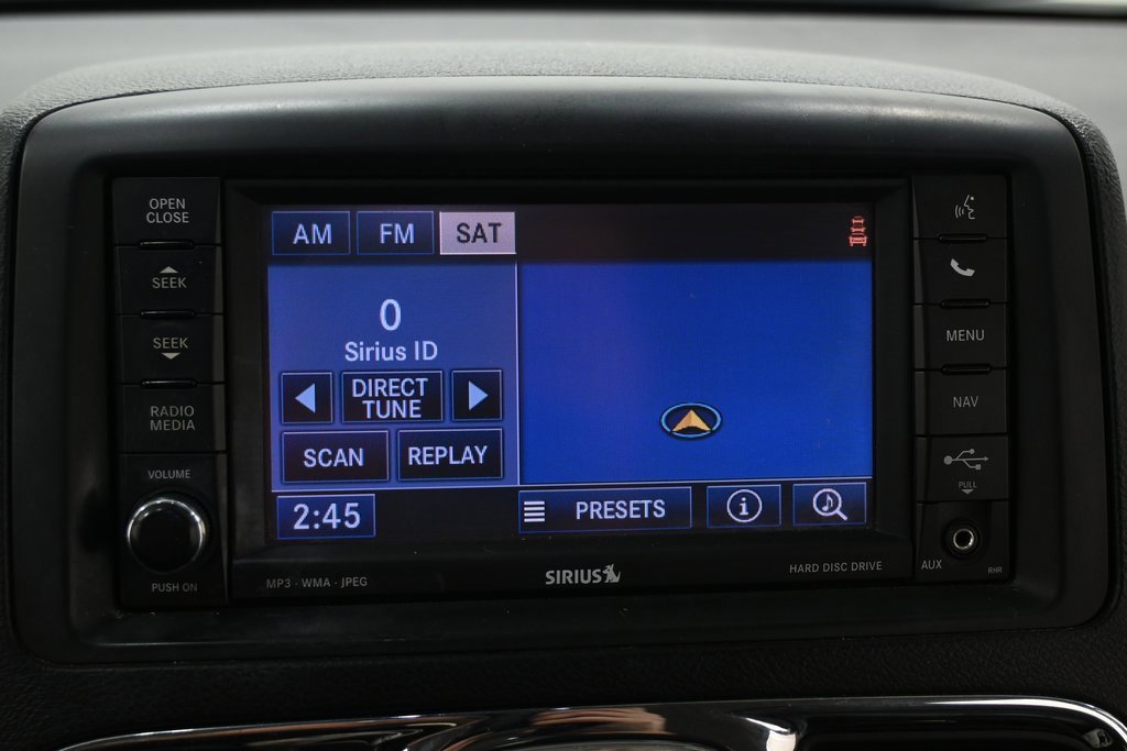 Used 2013 Chrysler Town & Country Touring image 30