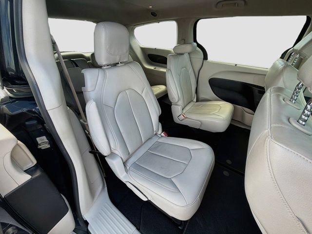 Used 2021 Chrysler Pacifica Touring-L FWD image 28