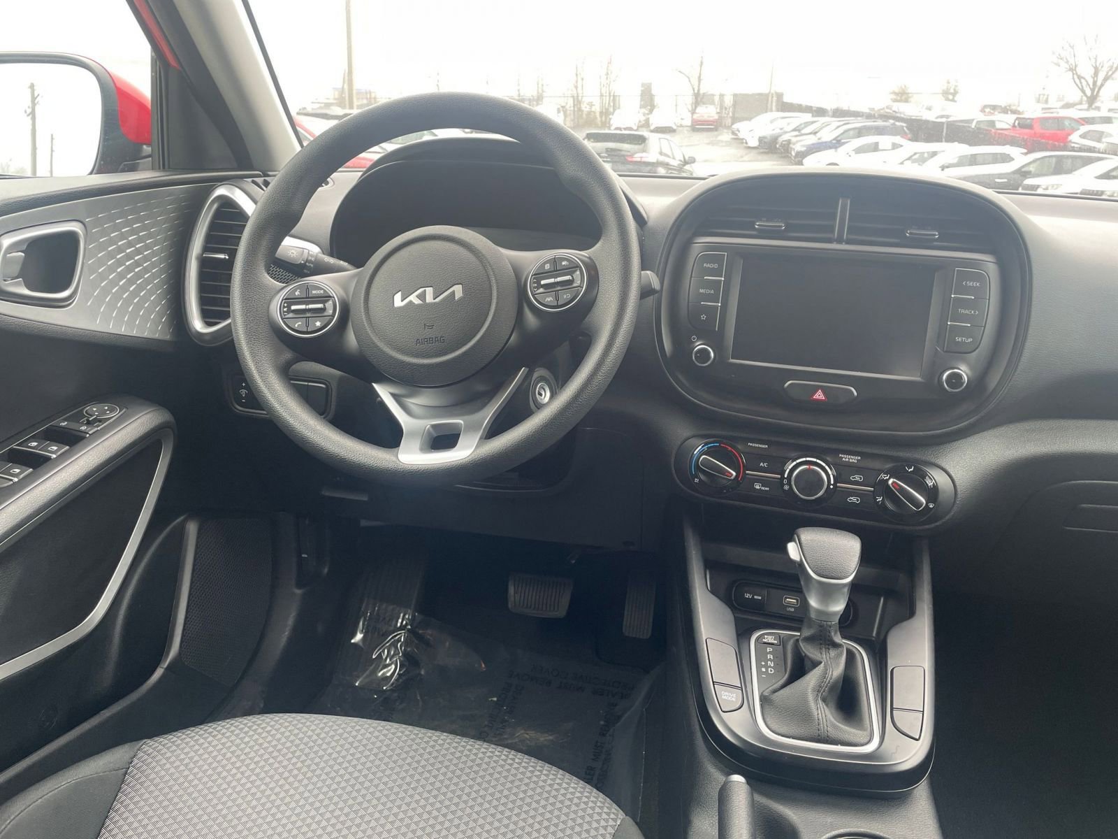 Used 2025 Kia Soul LX w/ LX Technology Package image 32