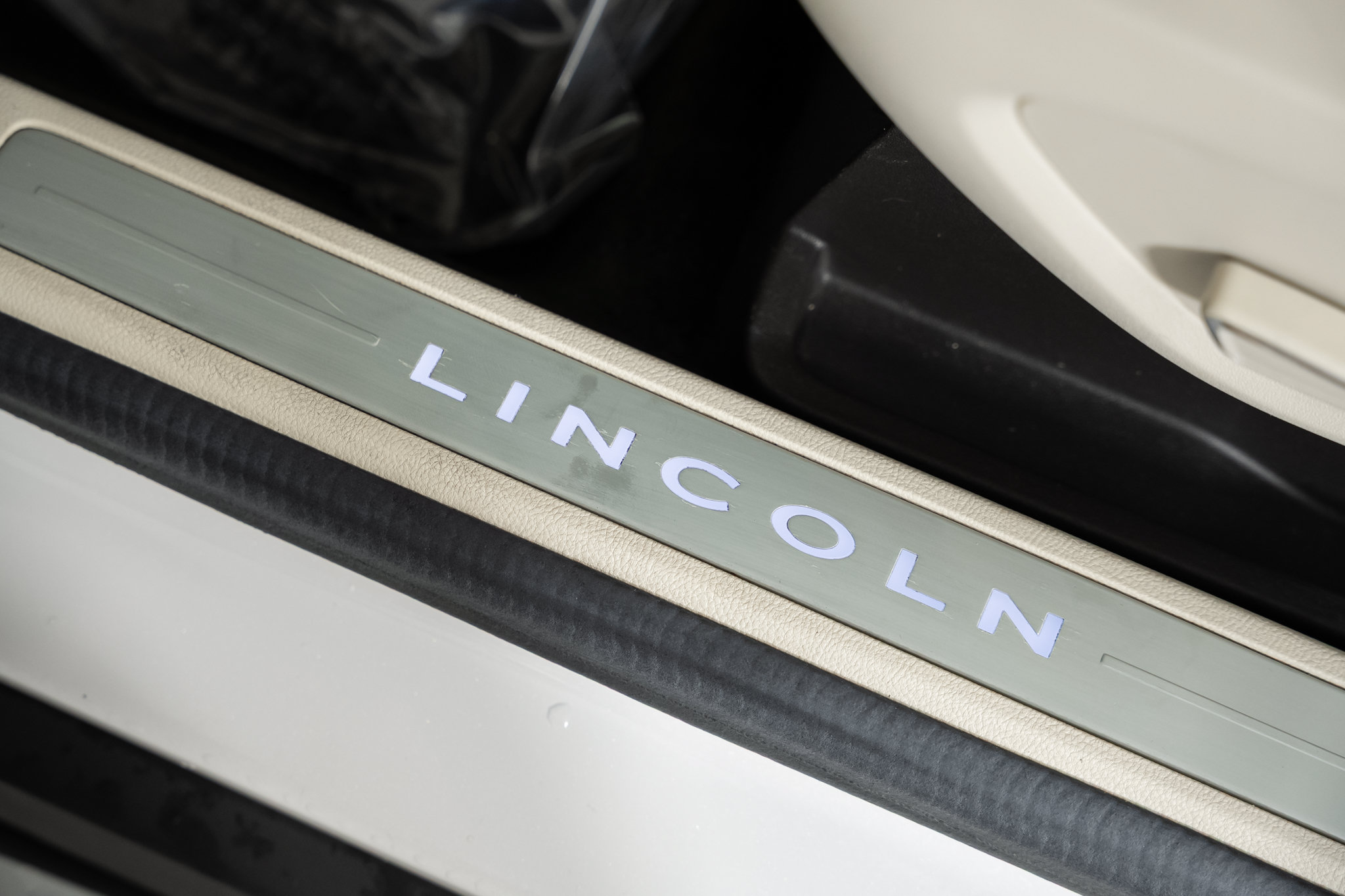 Used 2015 Lincoln MKC FWD w/ Equipment Group 101A Select image 36