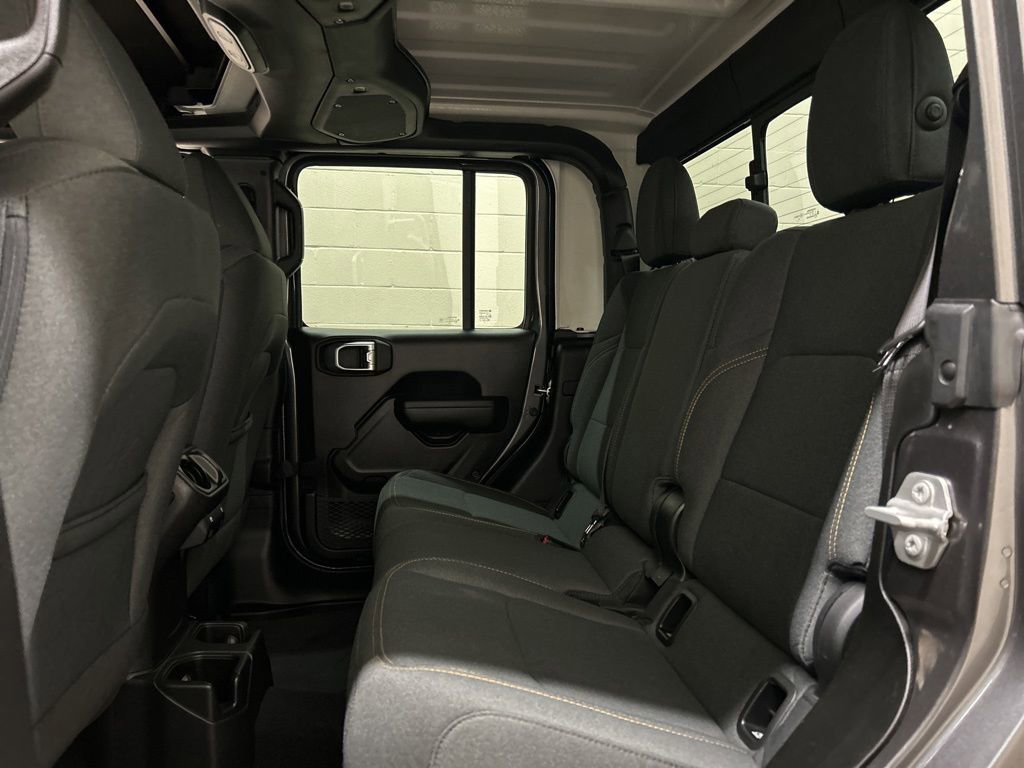 Used 2024 Jeep Gladiator Sport AWD/4WD image 7