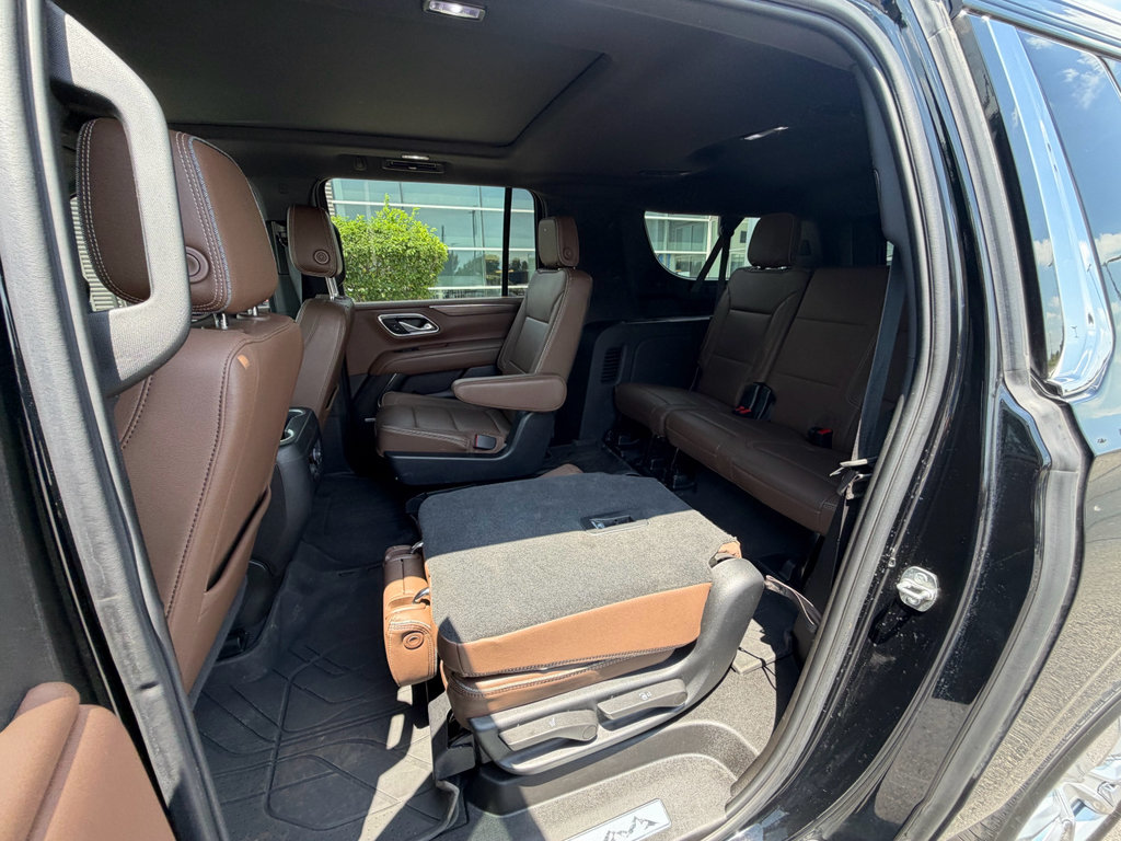 Used 2023 Chevrolet Suburban High Country AWD/4WD image 23