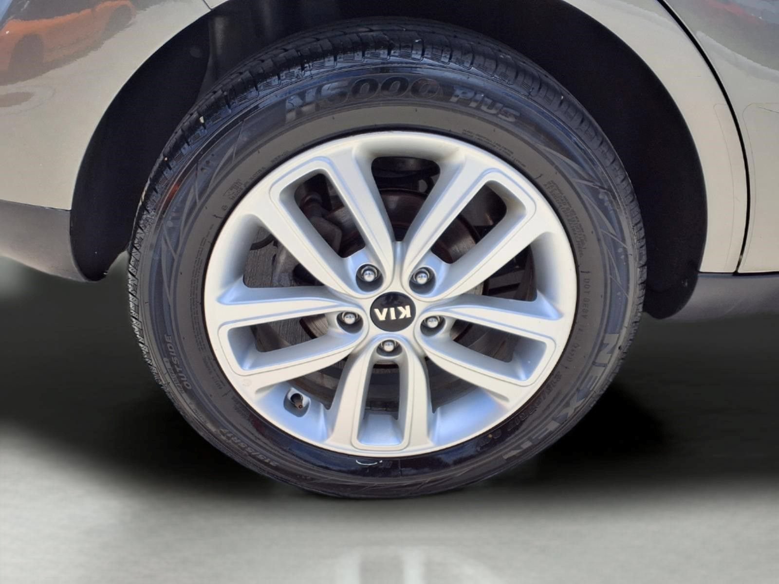 Used 2017 Kia Soul + FWD image 9