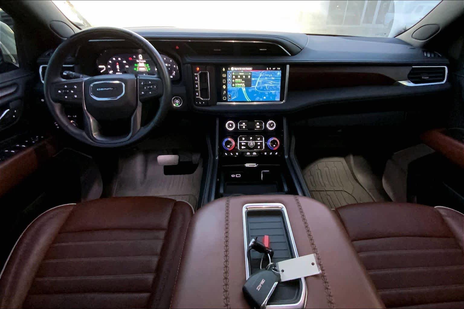 Used 2023 GMC Yukon Denali Ultimate AWD/4WD image 15
