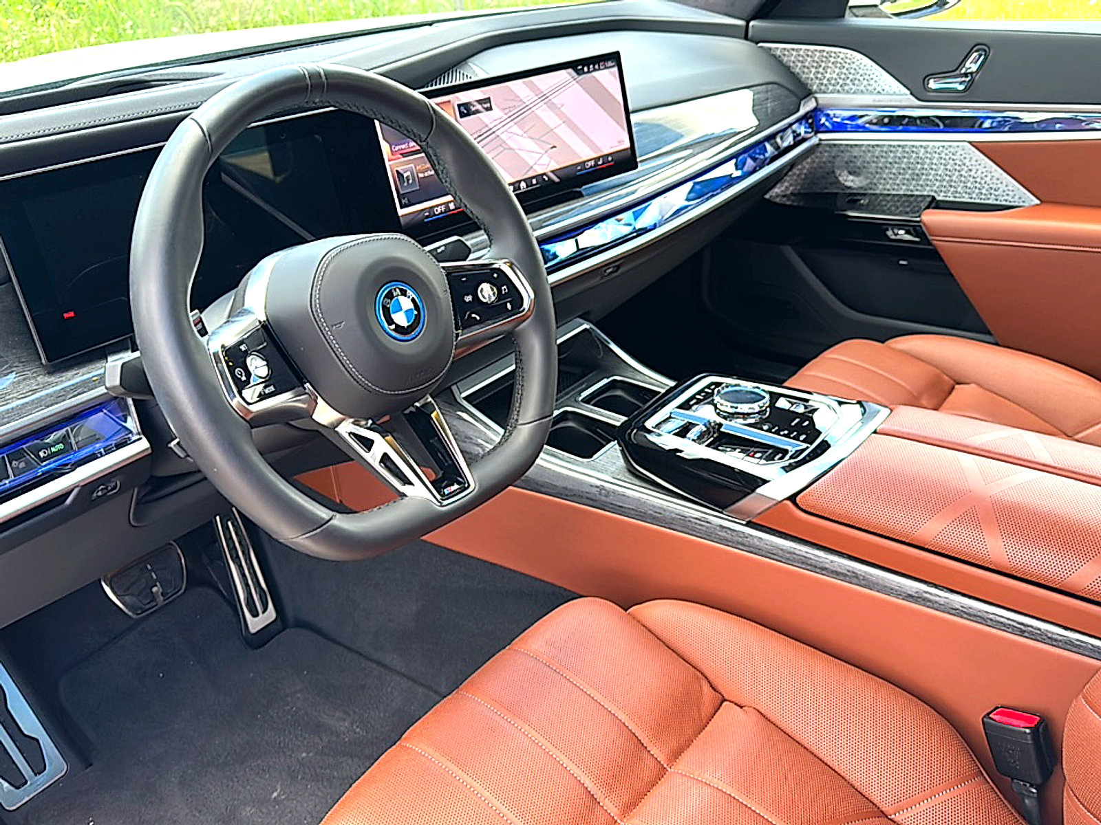 New 2024 BMW i7 xDrive60 w/ Executive Package AWD/4WD image 9