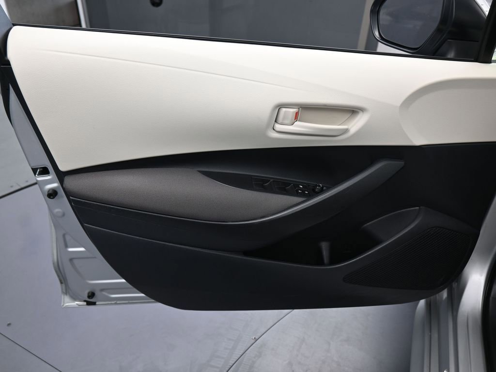 Used 2024 Toyota Corolla LE w/ LE Convenience Package image 12
