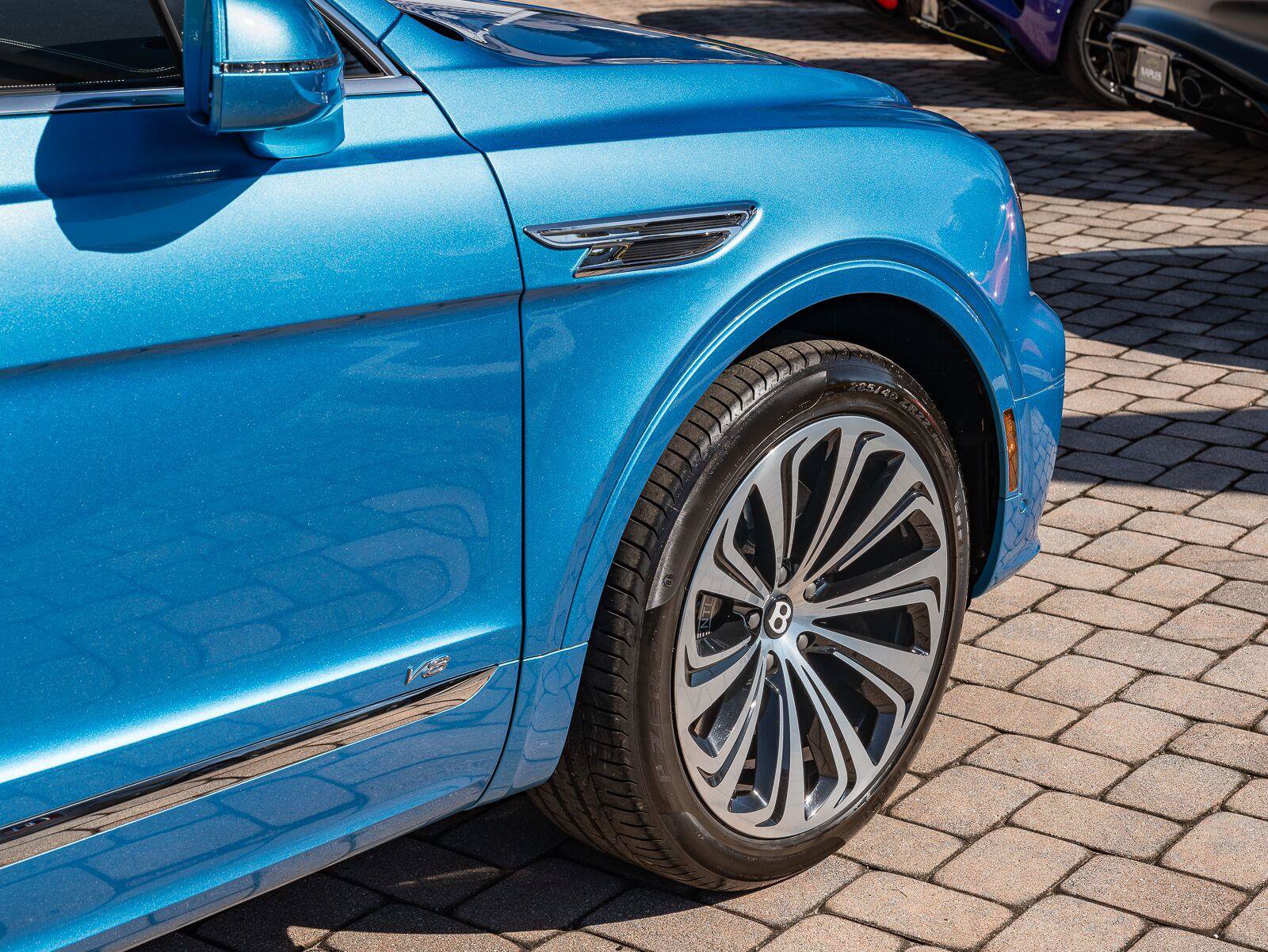 Used 2022 Bentley Bentayga AWD/4WD image 15