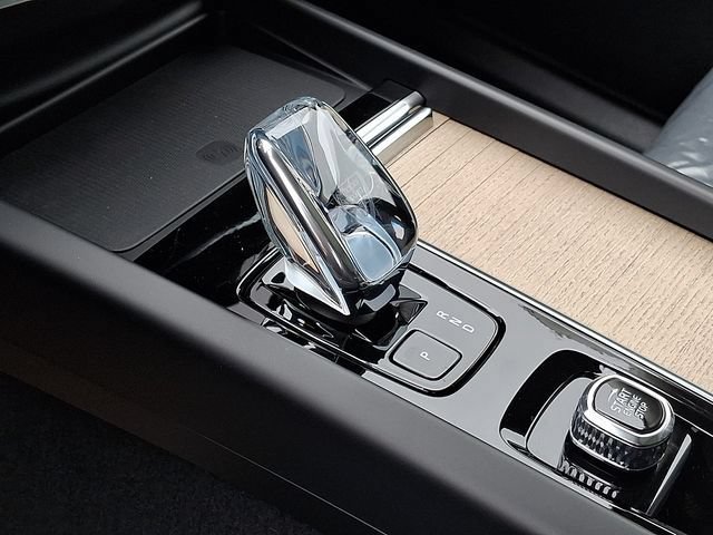 New 2026 Volvo XC60 B5 Plus w/ Protection Package Premier AWD/4WD image 6