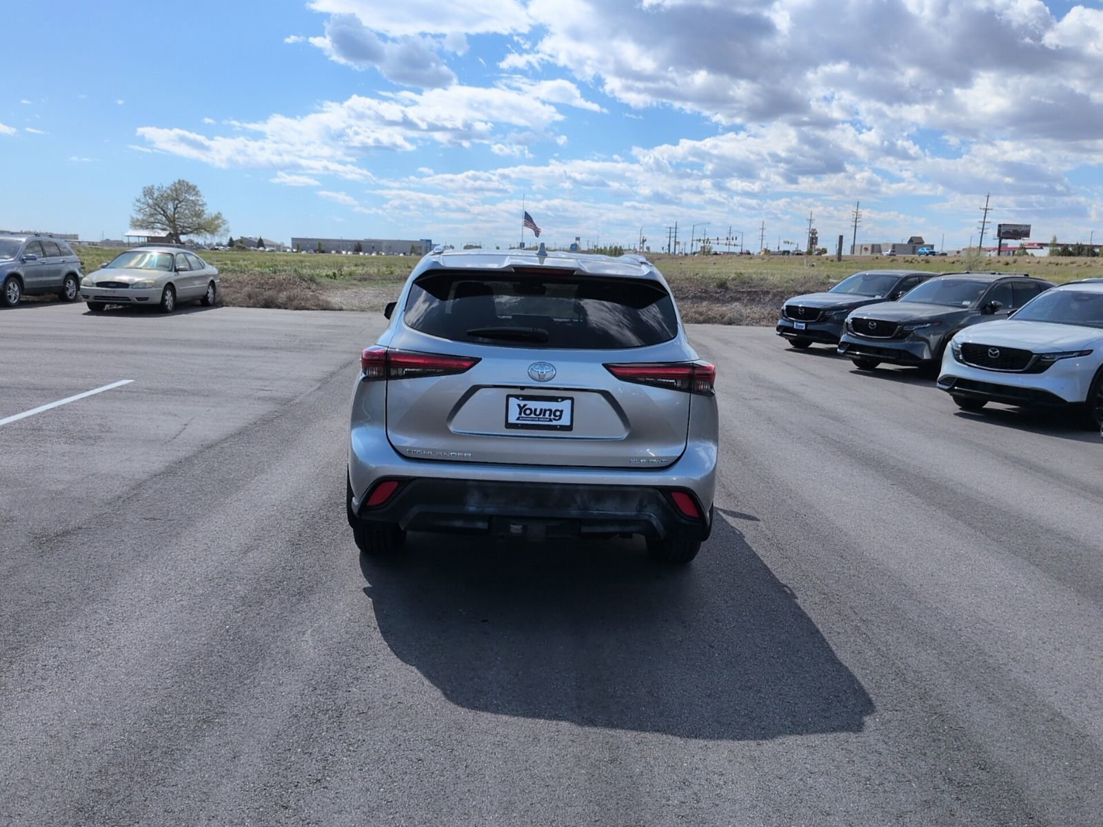 Used 2021 Toyota Highlander XLE AWD/4WD image 6