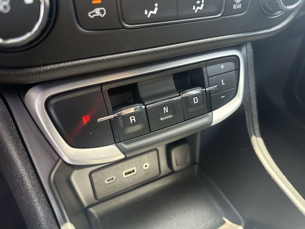 Used 2024 GMC Terrain SLE FWD image 15
