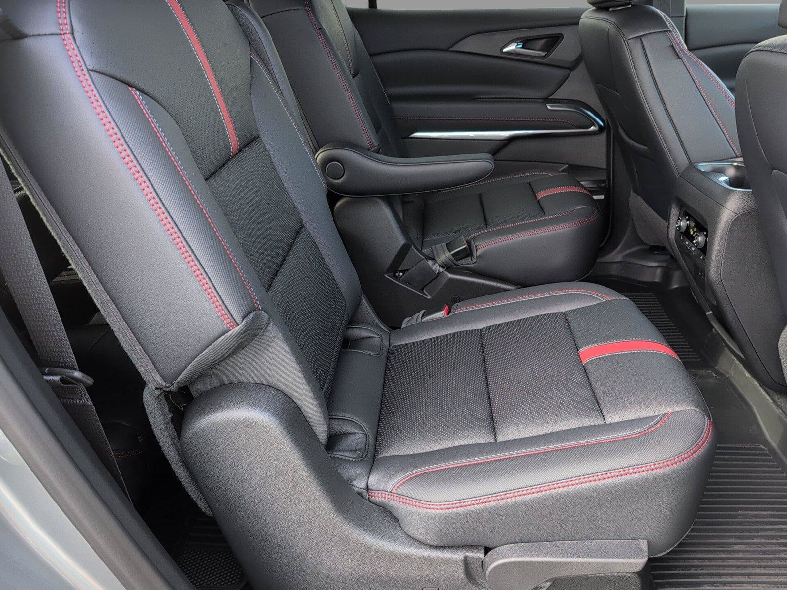 New 2026 Chevrolet Traverse RS w/ LPO, Floor Liner Package FWD image 36