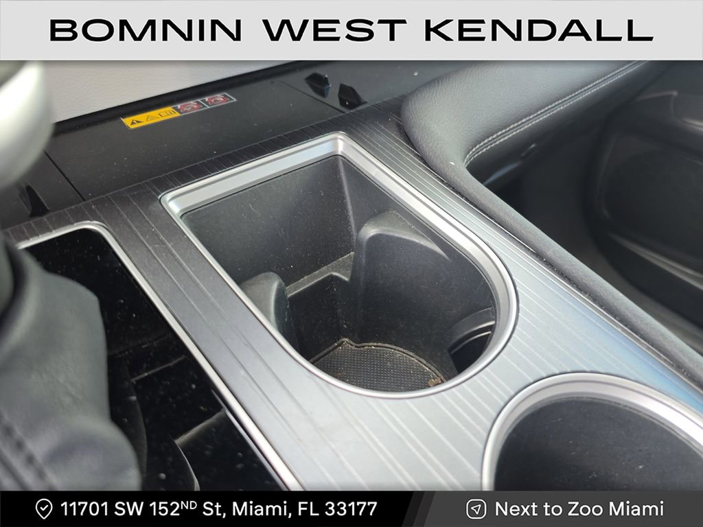Used 2025 Toyota Sienna XLE image 24
