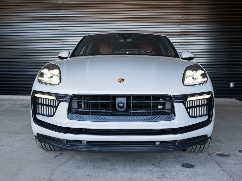 Certified 2023 Porsche Macan S AWD/4WD image 10
