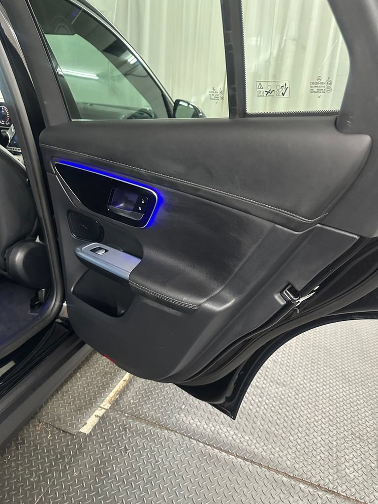 Used 2025 Mercedes-Benz GLC 350e 4MATIC image 27