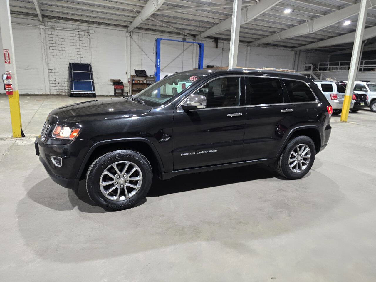 Used 2014 Jeep Grand Cherokee Limited AWD/4WD image 3