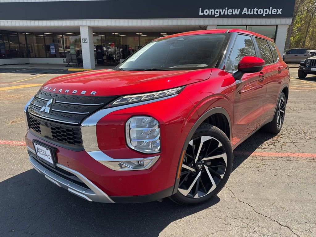 Used 2022 Mitsubishi Outlander SE image 1