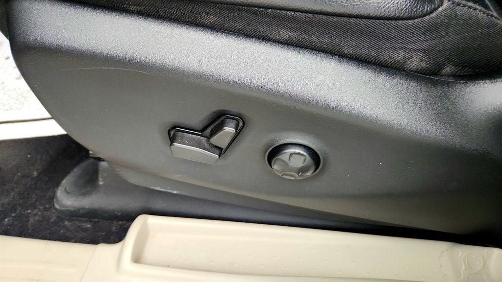 Used 2022 Chrysler Pacifica Touring-L FWD image 10