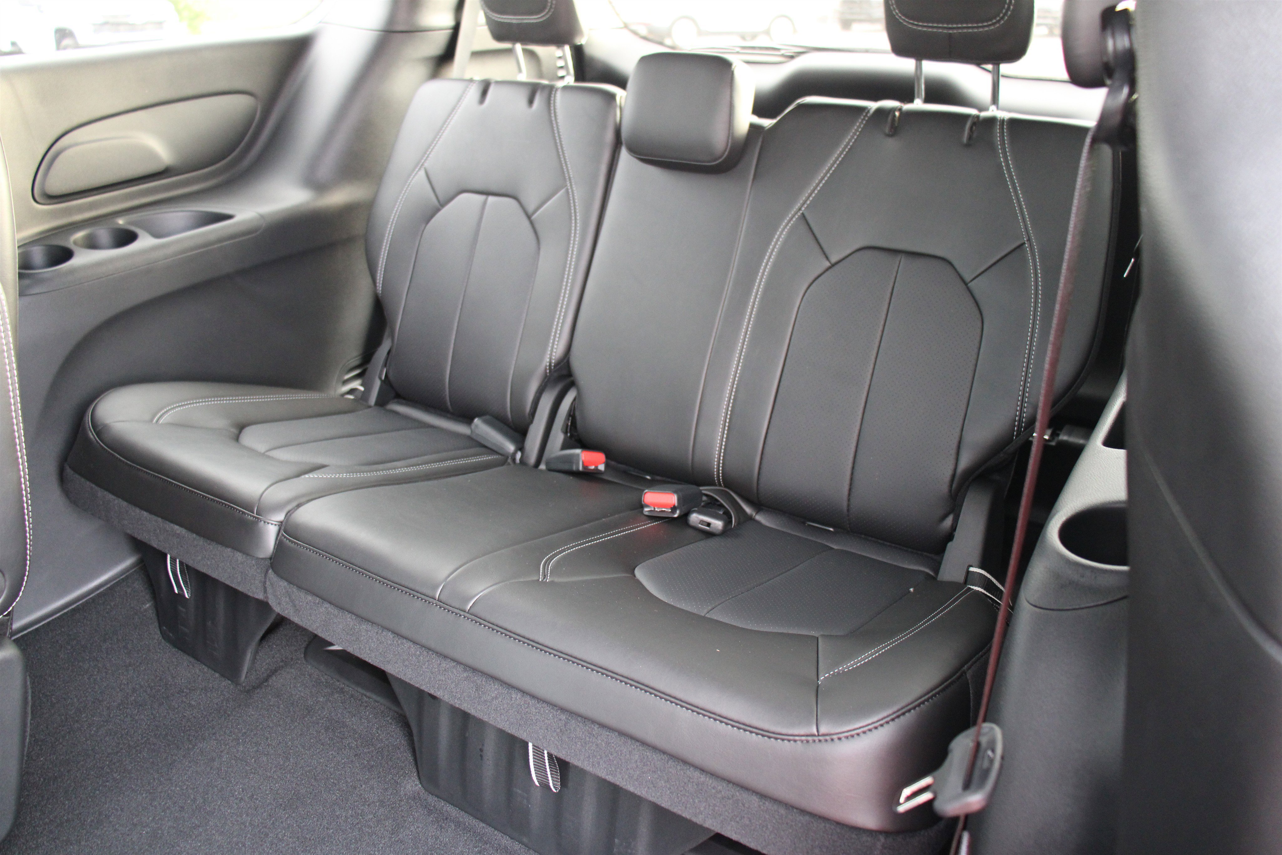 New 2026 Chrysler Pacifica Select AWD/4WD image 25