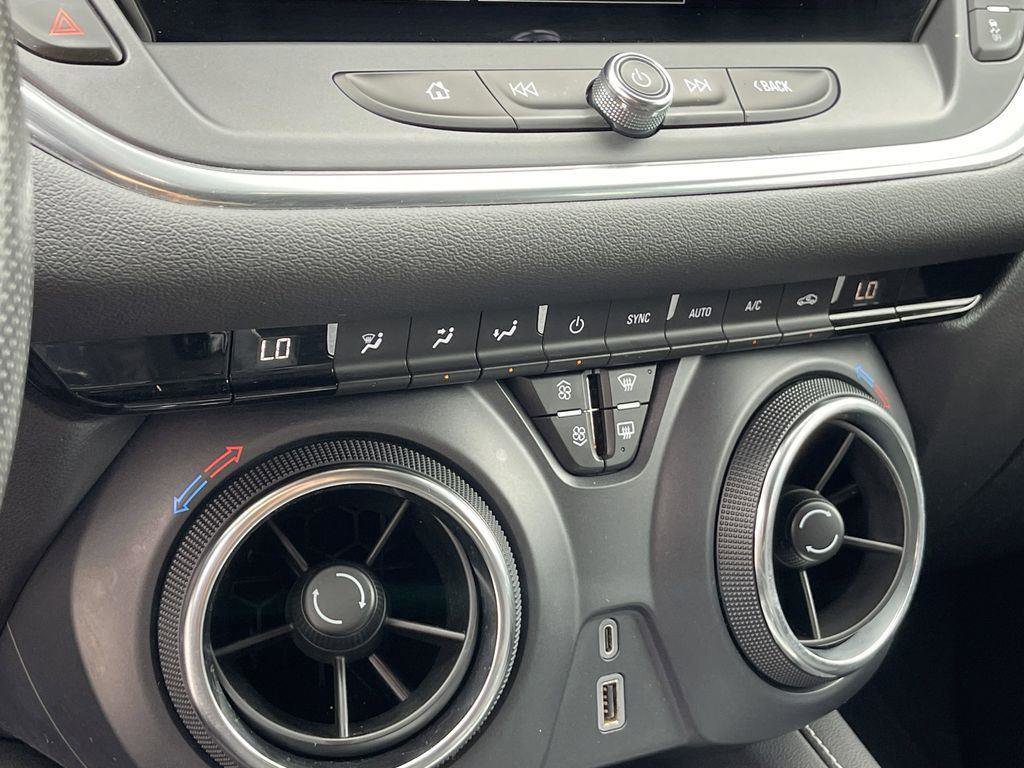 Used 2023 Chevrolet Blazer LT image 23
