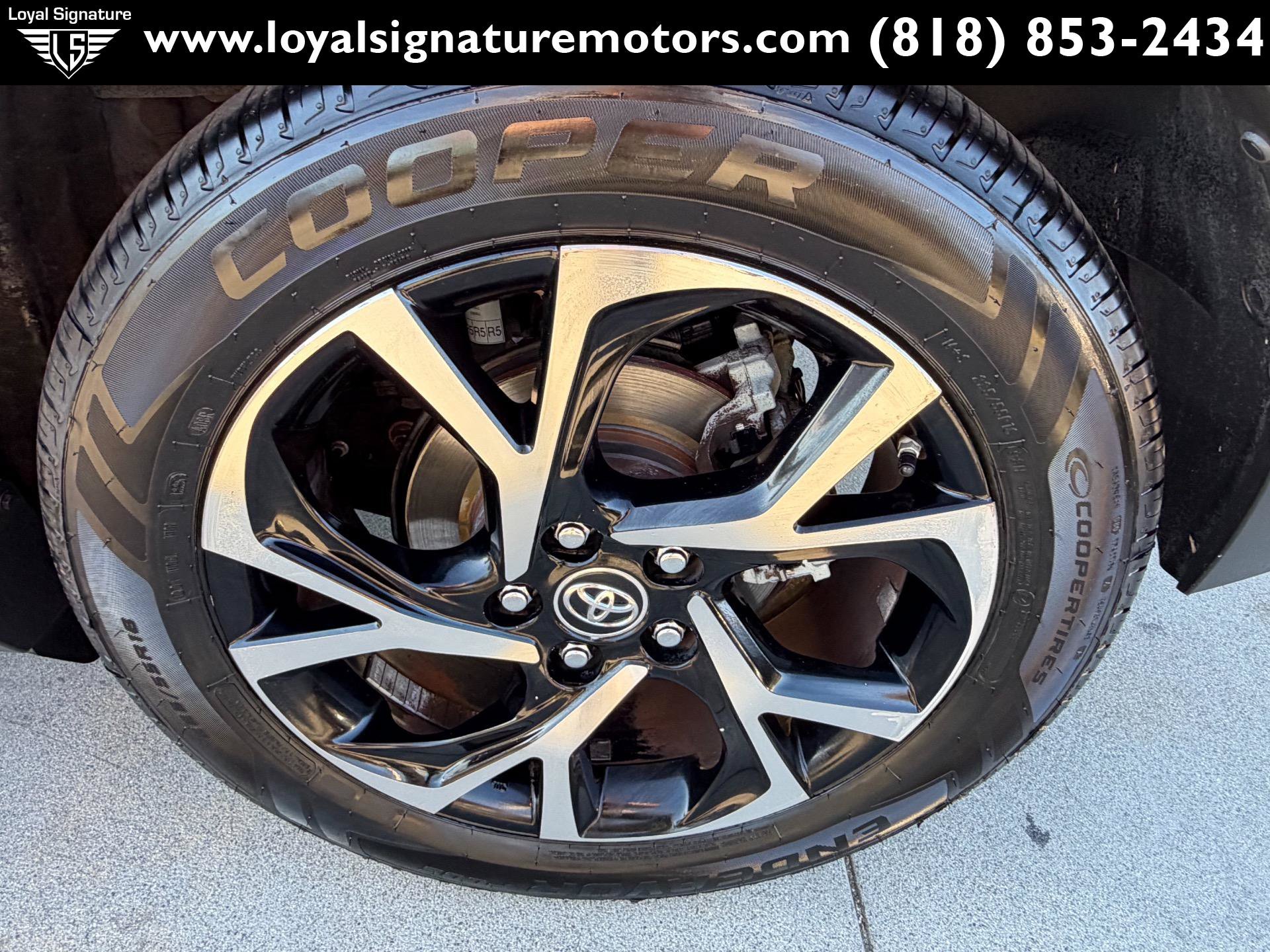 Used 2018 Toyota C-HR XLE FWD image 28