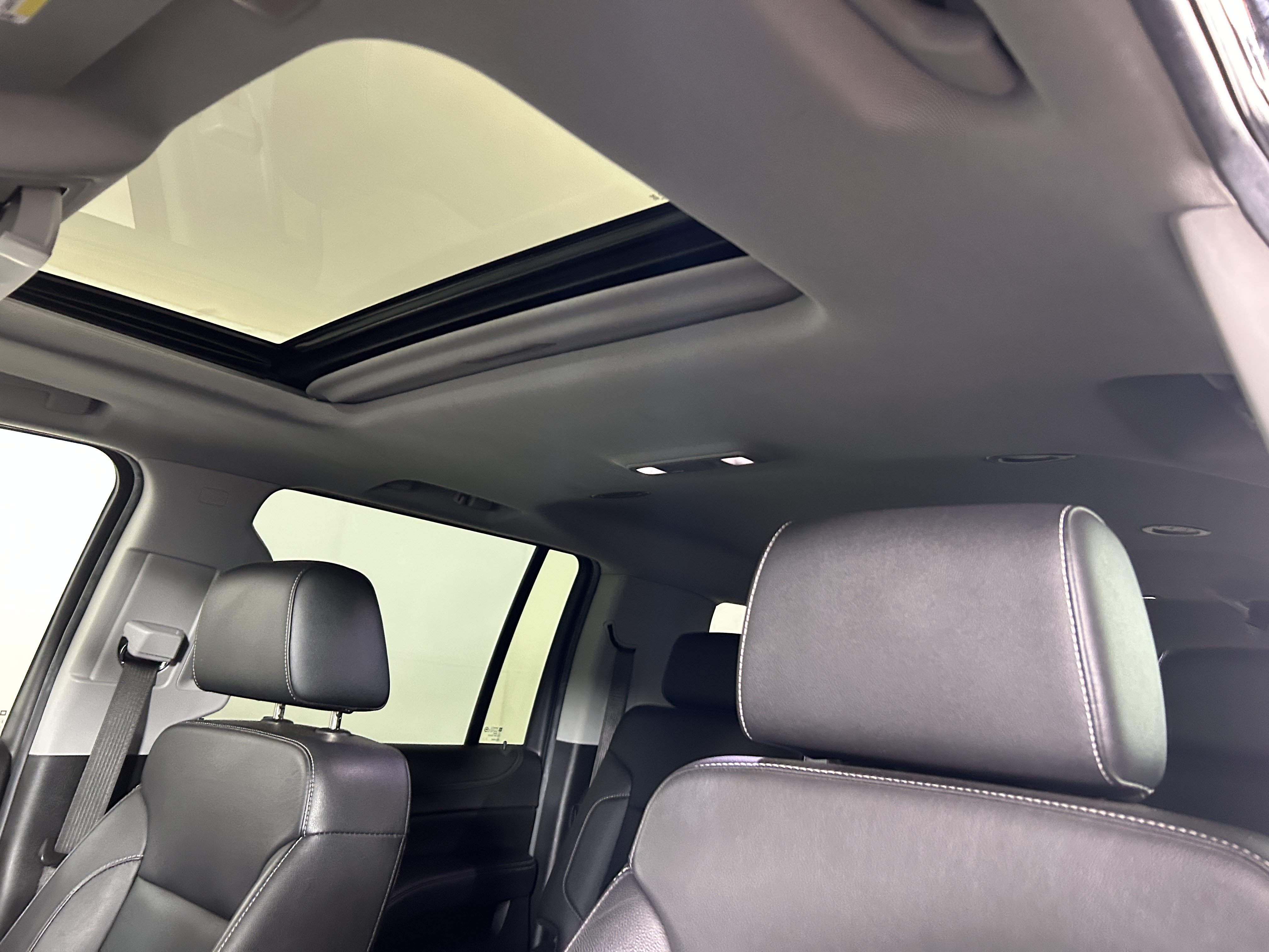 Used 2020 Chevrolet Suburban LT w/ Luxury Package AWD/4WD image 8
