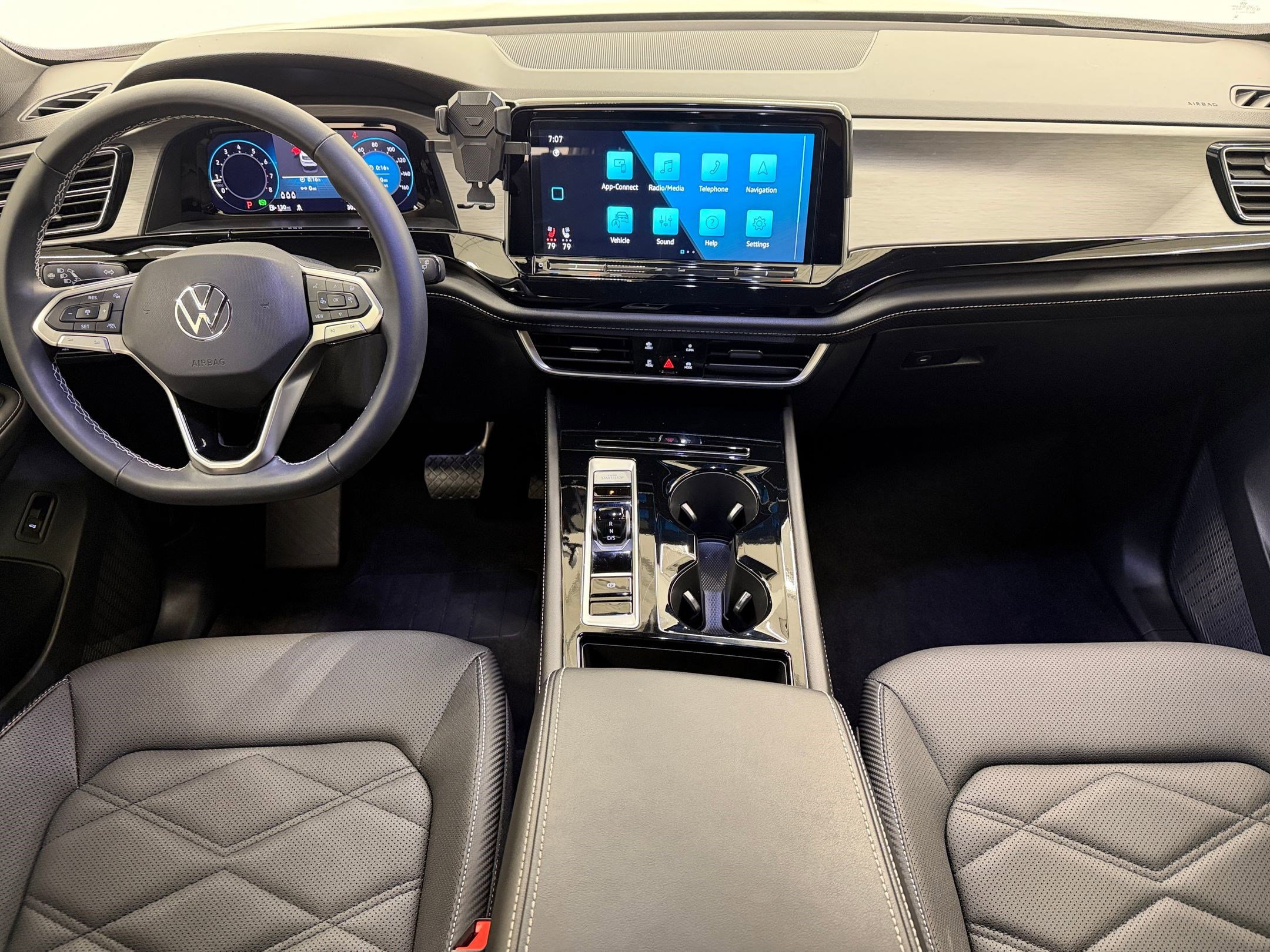 Used 2024 Volkswagen Atlas Cross Sport SE image 16