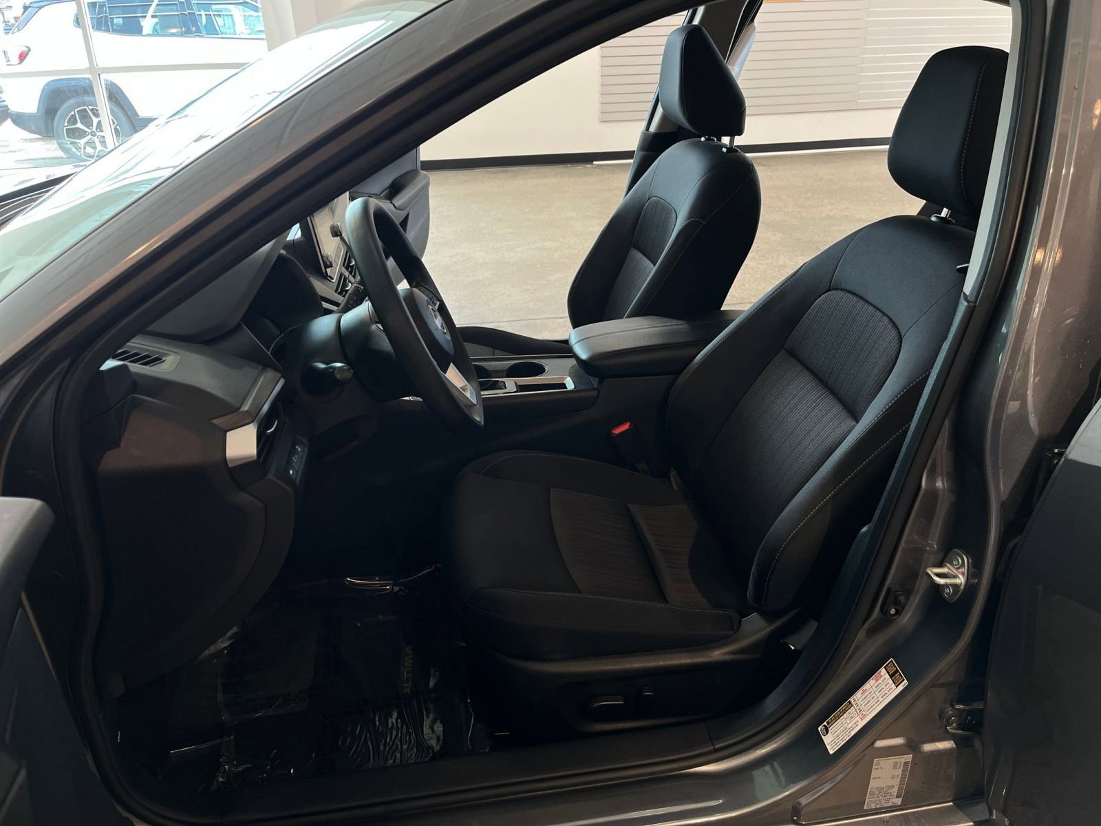 Used 2025 Nissan Altima 2.5 SV image 25