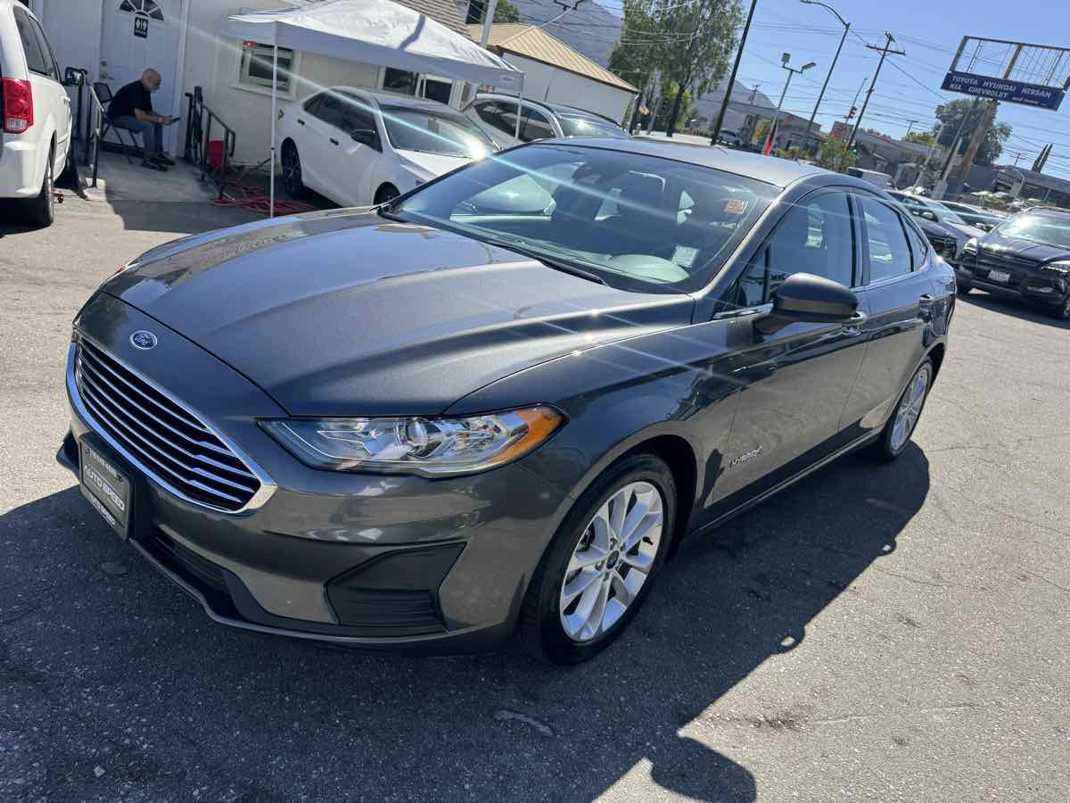 Used 2019 Ford Fusion SE image 3