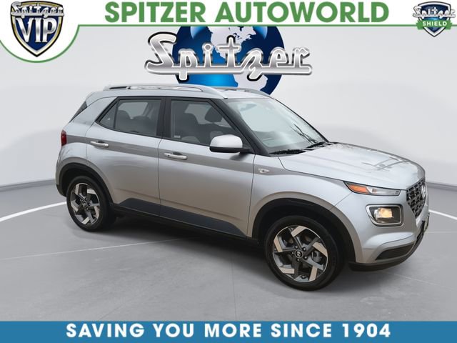 Used 2024 Hyundai Venue SEL FWD image 2