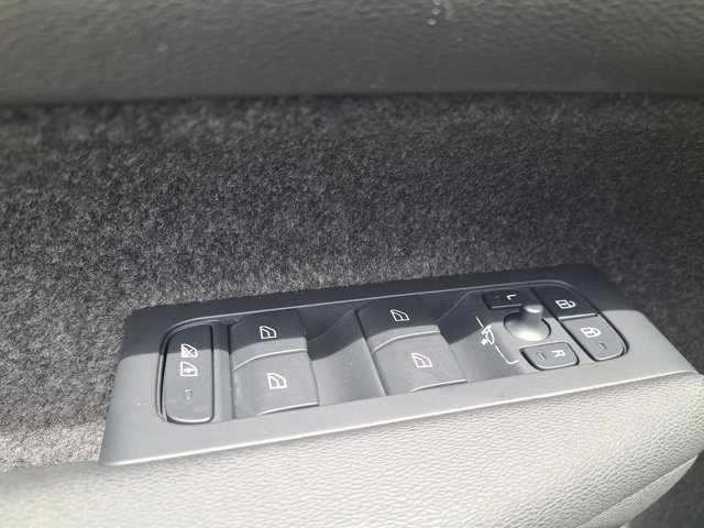 Used 2023 Volvo XC40 Recharge Ultimate w/ Protection Package Premier image 25