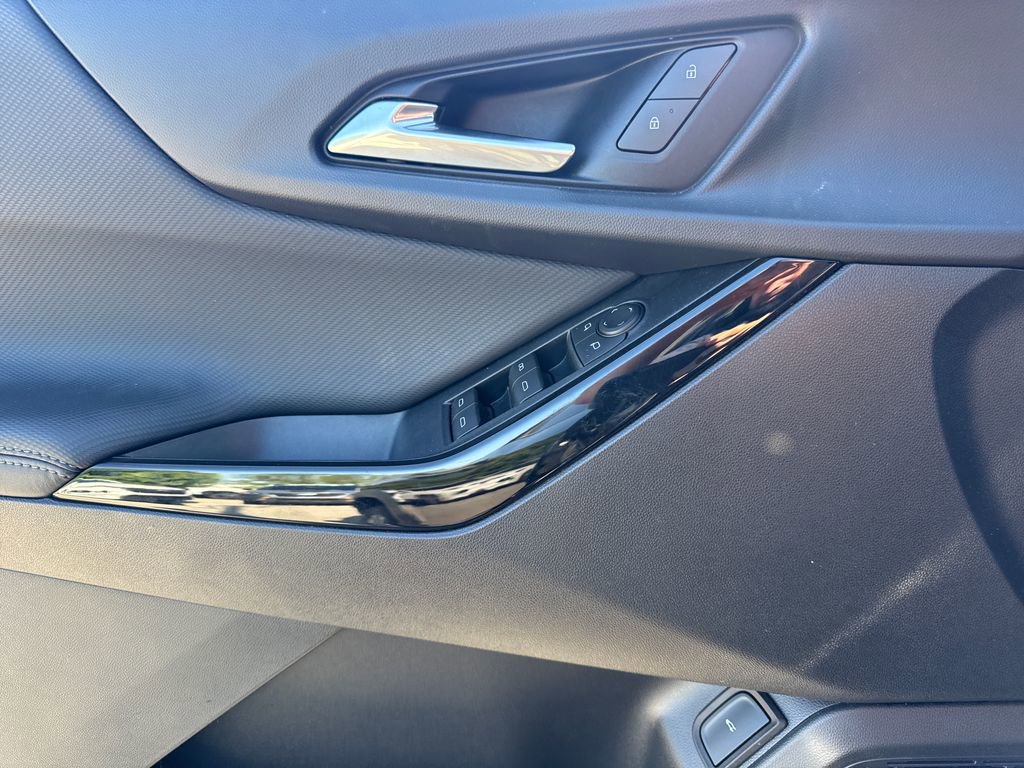 Used 2026 Chevrolet Equinox LT w/ Convenience Package II FWD image 16