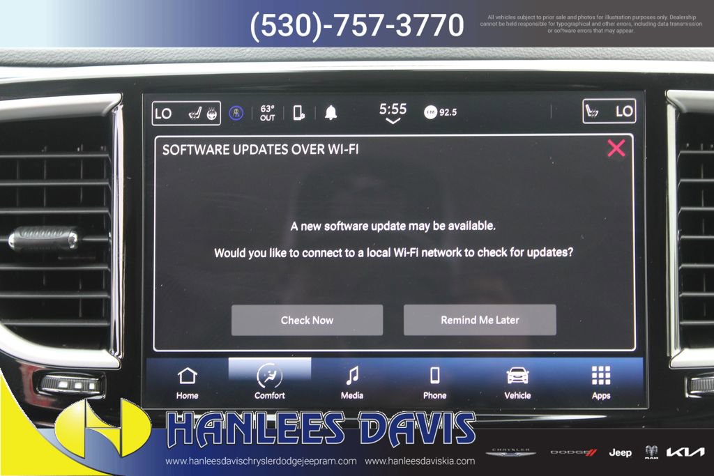 Used 2024 Chrysler Pacifica Touring-L image 28