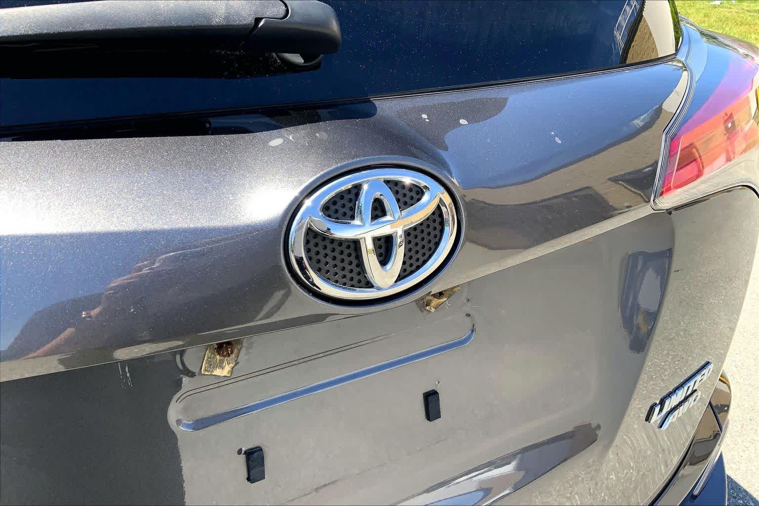 Used 2018 Toyota RAV4 Limited w/ All Weather Liner Package AWD/4WD image 33