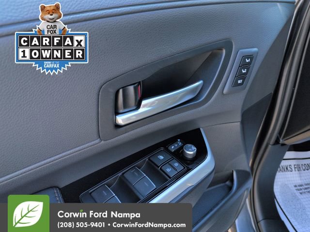 Used 2025 Toyota Sienna Platinum AWD/4WD image 11